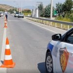 Përplasi makinën me të cilën po transportonte emigrantët e paligjshëm dhe u largua, arrestohet italiani në Korçë