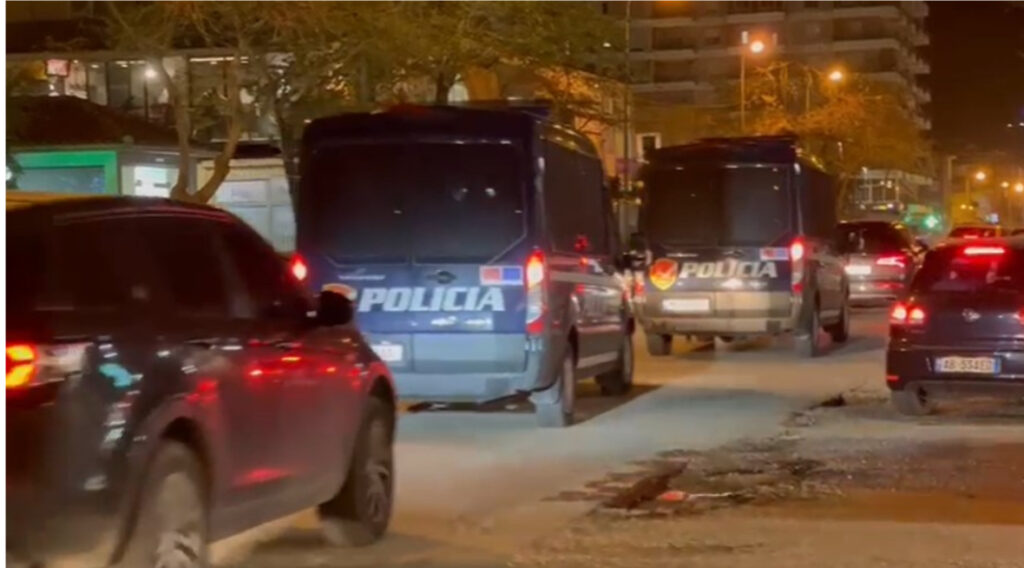 FNSH dhe policia aksion ‘blic’ në Vlorë, disa të shoqëruar (Foto)