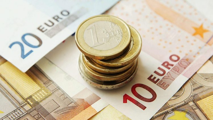 Këmbimi valutor 30 prill/ Me sa blihen e shiten sot monedhat e huaja
