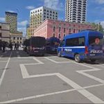 Protesta e opozitës, Policia ‘blindon’ Bashkinë e Tiranës