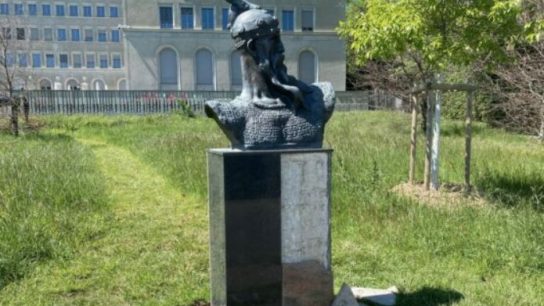 Dëmtohet busti i “Skënderbeut” në Gjenevë, autoritetet zvicerane nisin hetimet