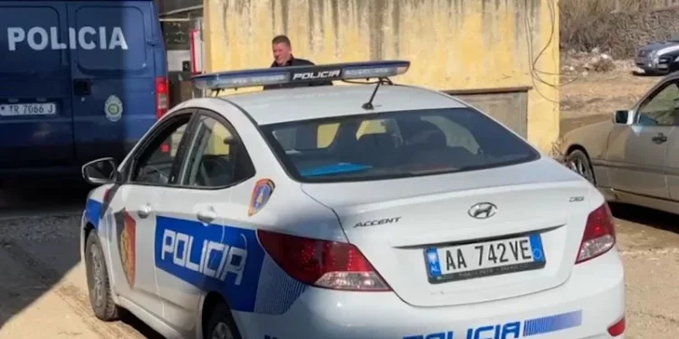 Tentoi të vrasë bashkëshorten, përfundon në pranga 50-vjeçari në Rrogozhinë, i shpallur në kërkim
