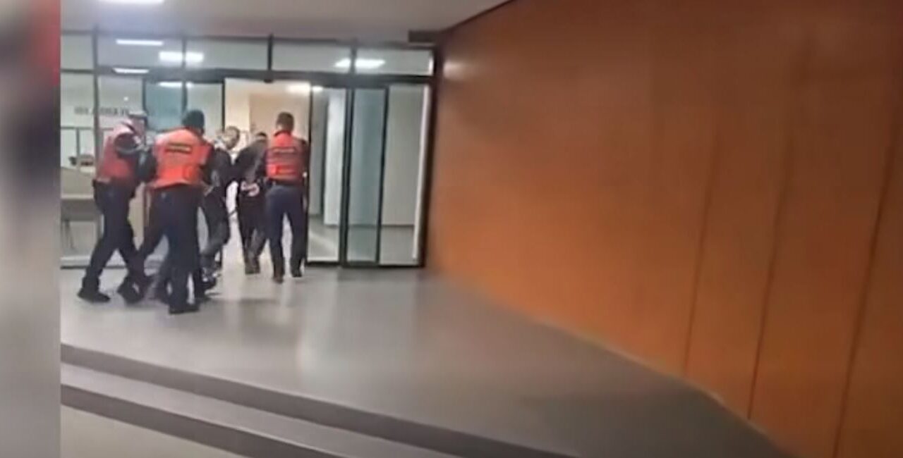 VIDEO/Kërcënonin me jetë qytetarët, goditet rrjeti i fajdeve! Vihen në pranga dy huadhënësit