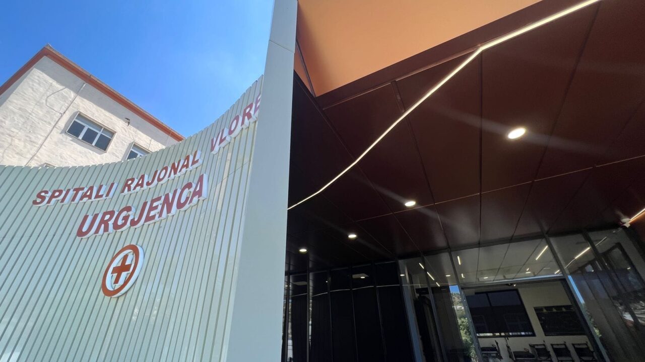 Plagoset me mjet prerës 39-vjeçari në Vlorë, i cili ndodhet në spital, nën kujdesin e mjekëve