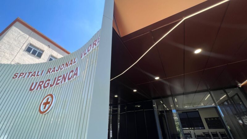 Plagoset me mjet prerës 39-vjeçari në Vlorë, i cili ndodhet në spital, nën kujdesin e mjekëve