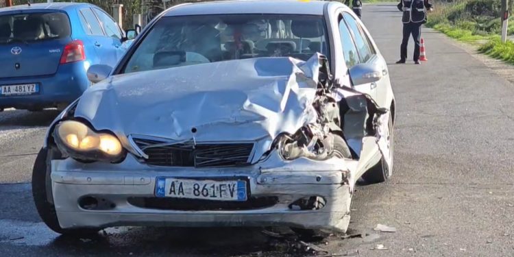 Aksident i rëndë, 2 makina përplasen me njëra-tjetrën në Fier/ Gjashtë të plagosur