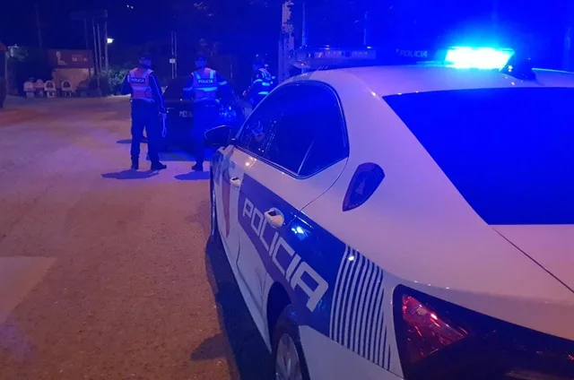 Plagosja me armë zjarri në Mamurras, shkak u bë…xhirimi i gomave