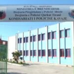 Plagosi pronarin e marketit, arrestohet 42-vjeçari në Kavajë/ I sekuestrohet një thikë e një sëpatë