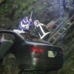 12-vjeçari në Tiranë merr makinën e të atit dhe përfundon jashtë rruge, dy të plagosur