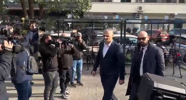 VIDEO/ Seanca në Apel ndaj Ballukut, zv.kryeministrja përfaqësohet nga avokatët! Mbërrijnë në gjykatë Gentian Gjyli e Erald Elezi