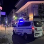 E rëndë në Lezhë, autorët e nxjerrin shoferin nga makina dhe e bëjnë për spital