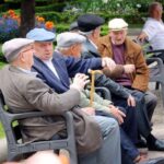Përfituesit/ Nis shpërndarja e bonusit të fundvitit për pensionistët, 15 mijë lekë për pensionet nën 20 mijë lekë, 10 mijë për të tjerët
