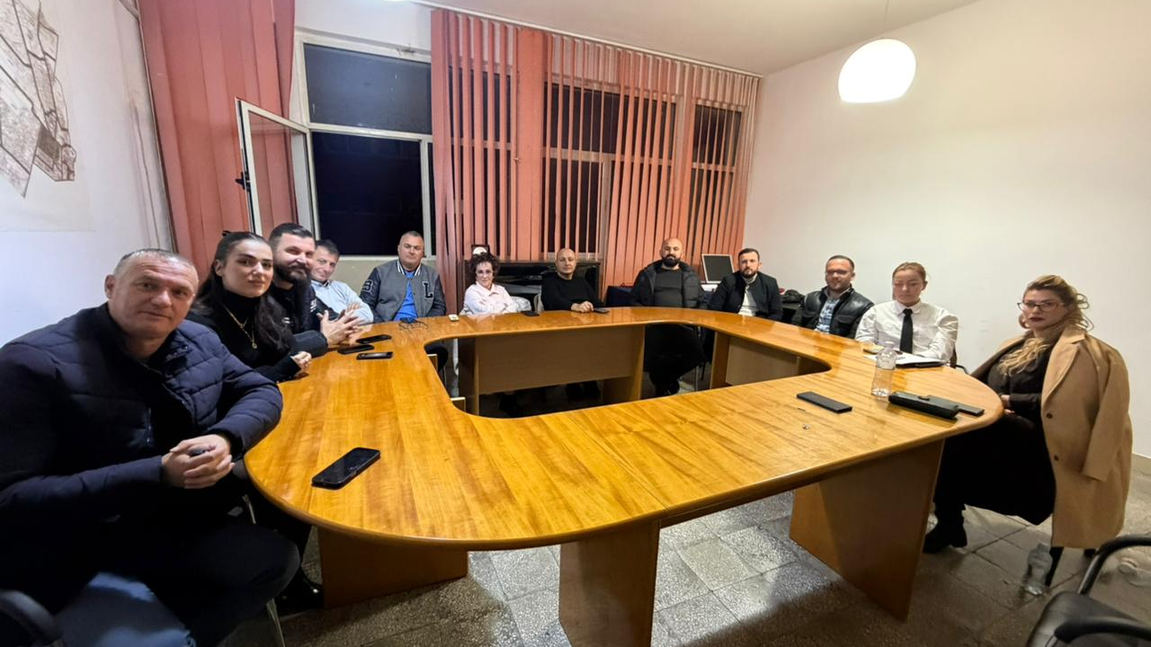 Gazetarët e Vlorës braktisin Unionin, shoqatën e Aleksandër Cipës