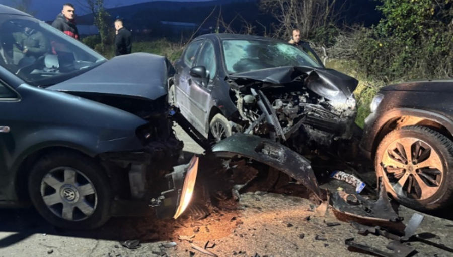 Aksident i trefishtë në aksin Shupenzë–Maqellarë, plagoset rëndë një person
