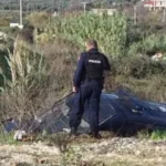 Furgoni i FNSH-së përplaset me “Benz”-in dhe përfundon në kanal, dy policë të lënduar në Fier