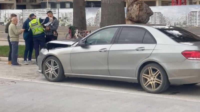 Aksident në Lungomare të Vlorës, përplasen 3 makina, plagoset lehtë pasagjerja