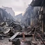 Një ditë pas zjarrit apokaliptik në tregun në Tiranë, gjithçka shkrumb e hi (Video)