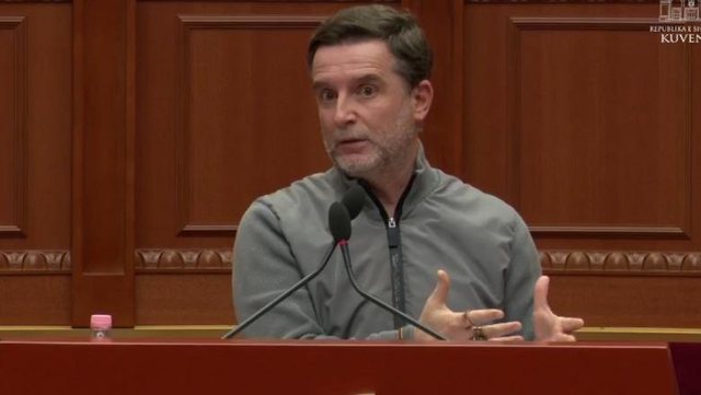 SHPËRTHEN Braçe: Burg ose gjobë për ata që ju shesin fëmijëve cigare