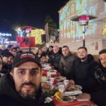 FOTO/ Lapaj shtron darkën e Vitit të Ri para Kryeministrisë: Pas 12-ës ju pres në shesh