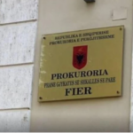 Mbyllet dosja/ Mashtronte qytetarët dhe u zhvaste paratë, dërgohet për gjykim “avokatja” në Fier