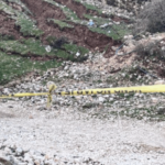 Banorët nisën të hapnin rrugën e bllokuar, policia e Vlorës vendos shiritin e sigurisë në të dy krahët e rrugës Matogjin-Bashaj