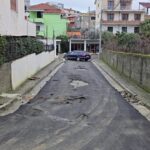 E ndërtuar në fund të dhjetorit, reshjet e dendura të shiut dëmtojnë rrugën e re në Durrës