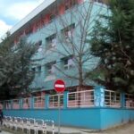 Kush është mësuesi që shkarkua nga puna pasi predikonte fenë e Jehovait në shkollën 9-vjeçare në Tiranë