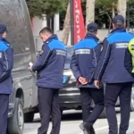 Policia Rrugore e Vlorës paralajmëron shoferët për largimin e mjeteve nga Rruga e Re