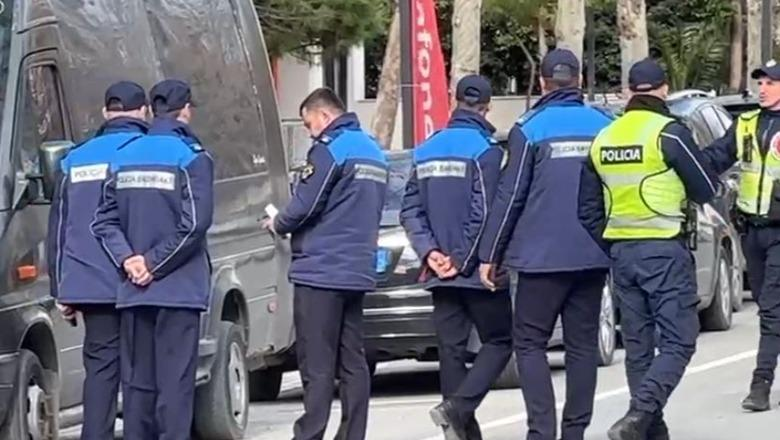 Policia Rrugore e Vlorës paralajmëron shoferët për largimin e mjeteve nga Rruga e Re
