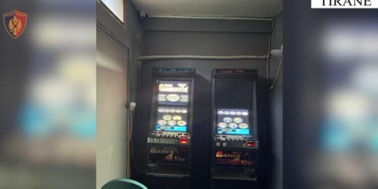 Kishte përshtatur lokalin e tij për organizimin e lojërave të fatit, arrestohet 27-vjeçari në Tiranë