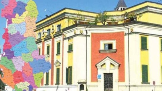 Vendimi/ Rriten pagat në pushtetin vendor, ja kufijtë e rinj për administratën në bashki