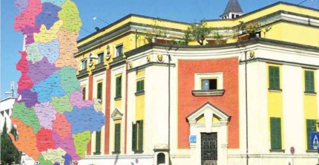 Vendimi/ Rriten pagat në pushtetin vendor, ja kufijtë e rinj për administratën në bashki