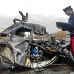 E rëndë në Itali, makina përplaset ‘kokë më kokë’ me kamionin e plehrave, shoferi gjendet i karbonizuar