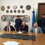 Çmontohet banda e ‘skifterëve’ shqiptarë në Itali , 4 të arrestuar dhe 6 policë të plagosur gjatë aksionit! Sekuestrohen 1 mln euro mall i vjedhur, 100 mijë USD cash dhe armë