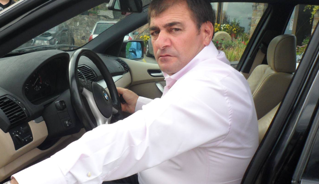 Zero siguri te “FiBank”! 58-vjeçari frikësoi klientët dhe grabiti 20 mln lekë, arrestohet (Pamje)