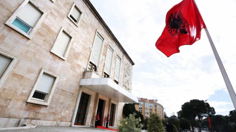 Nga presidenti te magjistratët, qeveria miraton indeksimin e pagave për disa kategori