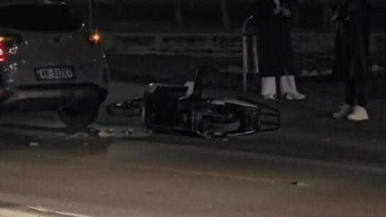 Vlorë/ Makina përplas motorin në Lungomare, një i plagosur