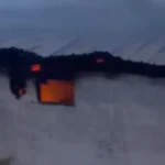 Bie zjarr në një stallë në Selenicë, digjen 22 lopë dhe viça