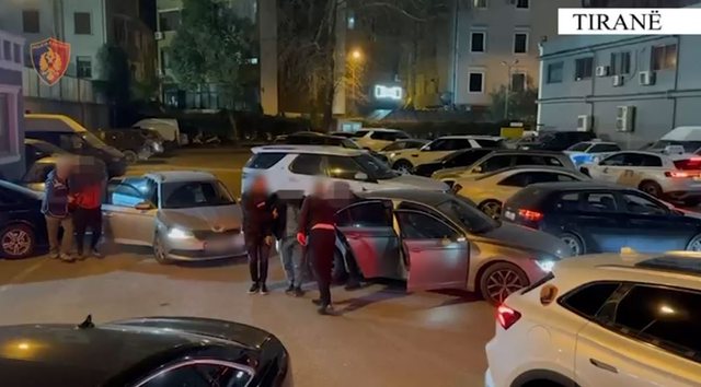 U merrnin nga 2500 euro, arrestohen 3 persona për trafik emigrantësh