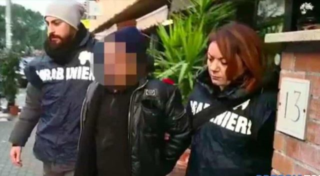 Ditën në punë dhe natën pjesë e rrjetit të trafikut të kokainës, arrestohet shqiptari në Itali! I gjenden kokainë, municione dhe kanabis