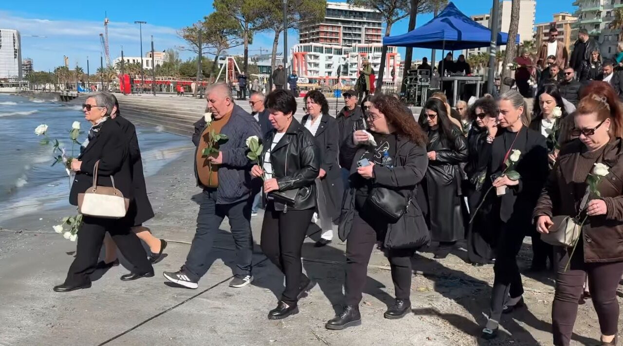 Vlorë/ Përkujtohet tragjedia e Otrantos, familjarët e viktimave: Drejtësia nuk u vu në vend