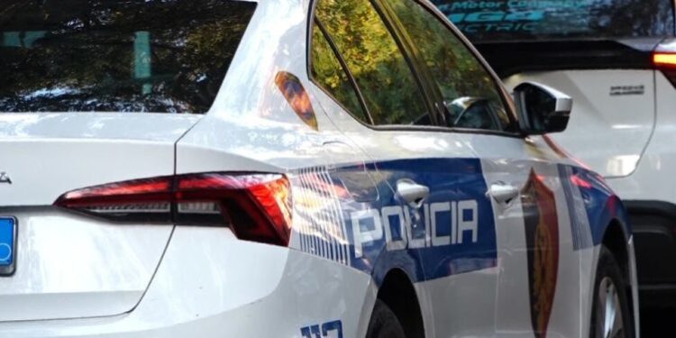 Sherr mes nxënësve në Durrës, njëri prej tyre goditet me thikë në qafë