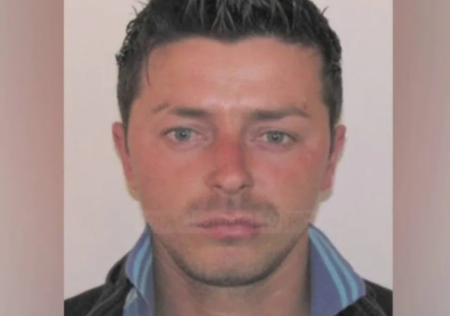 Vrau dy persona dhe plagosi katër të tjerë, kush është i dënuari me burgim të përjetshëm, pasi në qeli iu gjet lëndë narkotike e fshehur