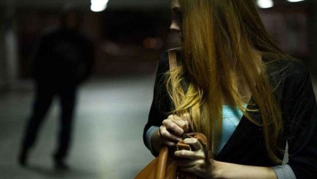 Përndiqte 42-vjeçaren, arrestohet një person në Borsh. Nis hetimi edhe për bashkëshortin e saj