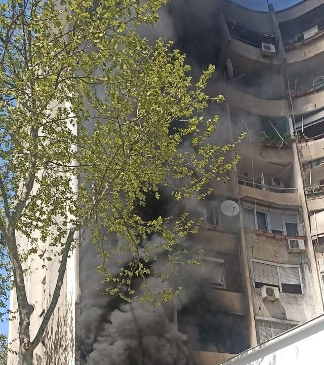 Zjarr në zonën e 9-katsheve, flakët përfshijnë pallatin