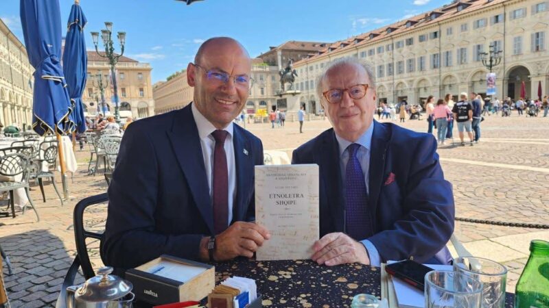 Vehbi Miftari, Ambasador i Kosovës pranë Selisë së Shenjtë dhe shkrimtar, rrëfen librin e tij të ri mbi rrënjët kulturore të kombeve dhe trashëgiminë e Ibrahim Rugovës