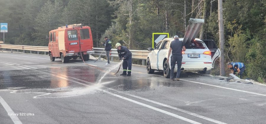 Vlorë/ Barriera e rrugës ndan në dysh makinën, shpëton i riu