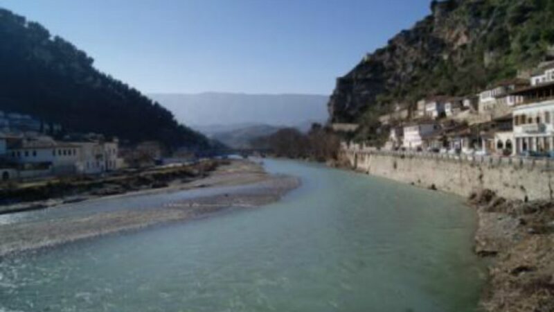 U largua nga banesa , 73-vjeçarja gjendet e pajetë në lumin Osum