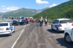 Aksident në aksin rrugor Elbasan-Prrenjas, përplasen 2 makina, një person i plagosur