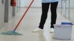 Turizmi/ Kriza për punëtorë, pagat sezonale në Jug për pastruese arrijnë deri në 1,200 euro! Rritet me 20% oferta për punonjës